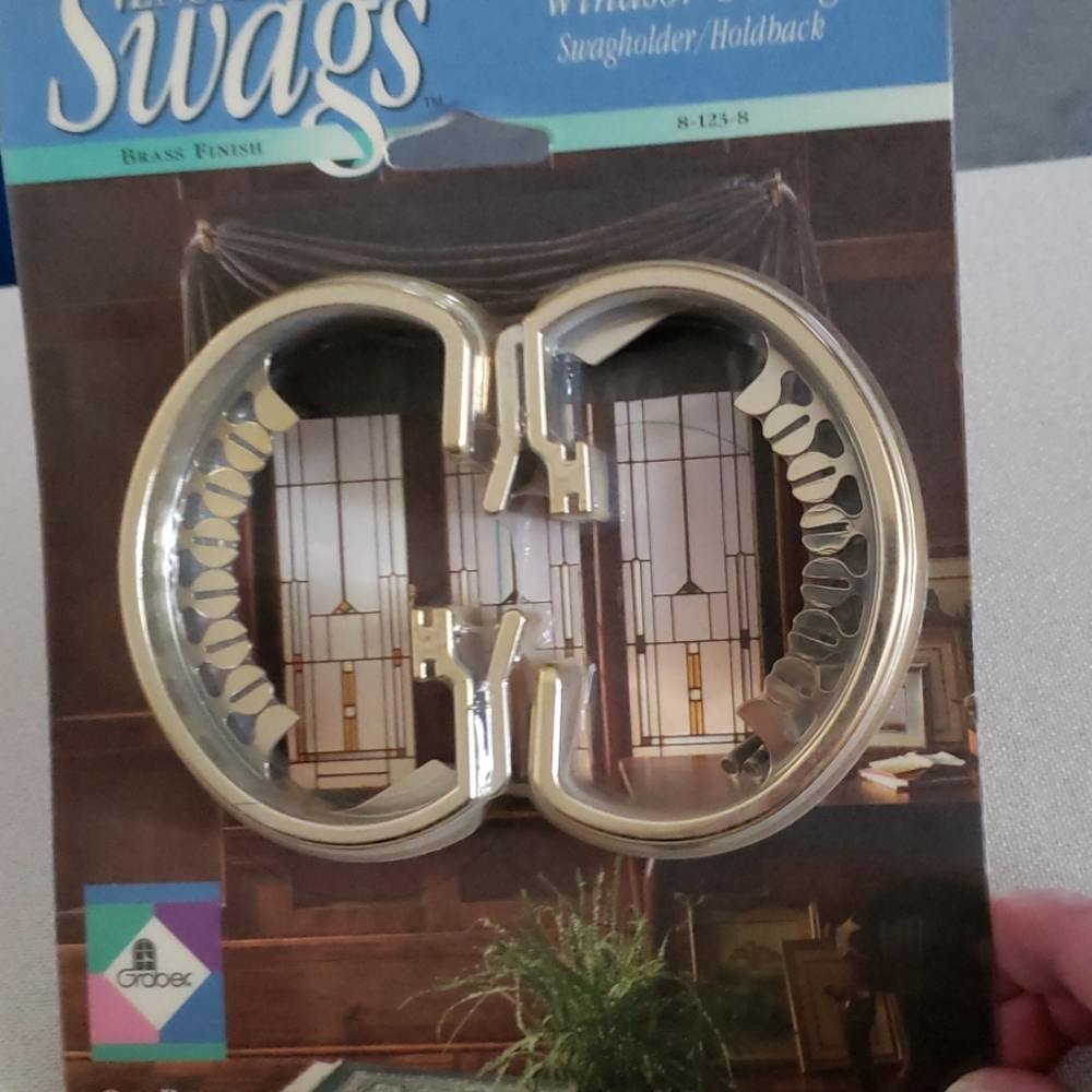 Swag curtain Windsor C Ring holdback